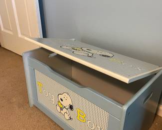 Snoopy Toy Box
