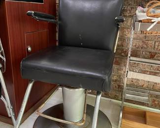 Salon chair