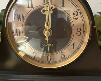 quartz desk top clock