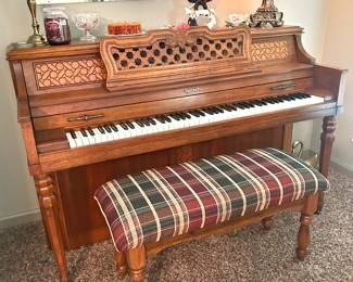 very nice Baldwin piano 