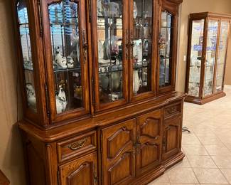 Thomasville Country French China Cabinet