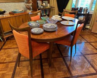Dining Table (Leaves Stored Inside) w/ 4 Italian Melchiorre Bega Style Chairs