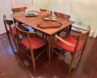 Mid Century Danish Table w/ 1 Leave & 6 Chairs