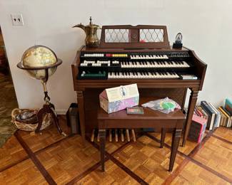 Wurlitzer Organ, Globe