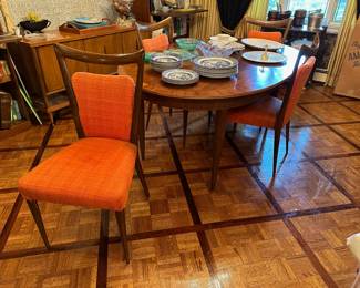 Dining Table (Leaves Stored Inside) w/ 4 Italian Melchiorre Bega Style Chairs