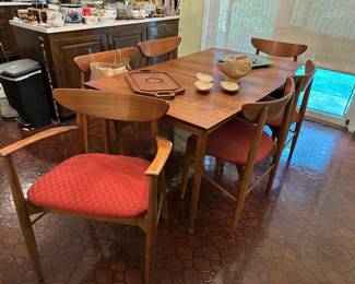 Mid Century Danish Table w/ 1 Leave & 6 Chairs