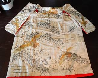 VINTAGE ASIAN SILK EMBROIDERED KIMONO