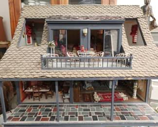 VINTAGE DETAILED LOADED ELECTRIC DOLL HOUSE