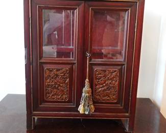 SMALL ANTIQUE CHINESE CABINET