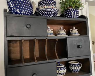 Wall shelf and polish pottery - B