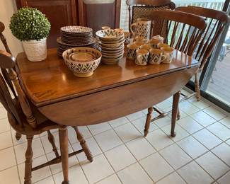 Heywood & Wakefield drop-leaf table with 3 additional leaves and 6 chairs - (4 side and 2 arm) - in excellent condition
