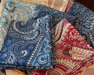 tablecloths and runners