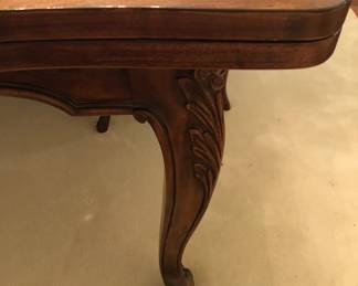 DETAIL OF TABLE IN MINT CONDITION