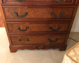 DRESSER