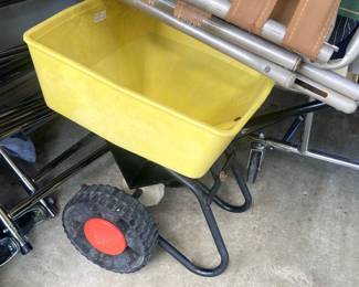 Fertilizer spreader