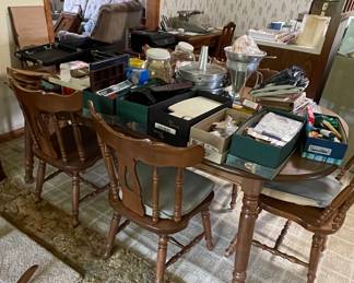 Dining table with 6 chairs and extra leaf