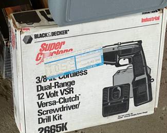 Black & Decker cordless 12 volt screwdriver/drill kit
