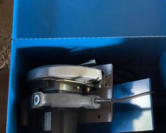 Skilsaw circular saw in blue metal case