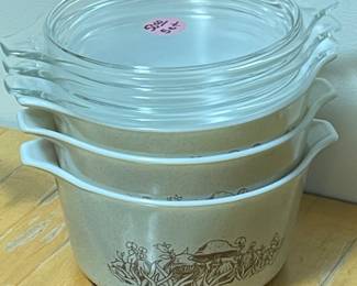 Several sets of vintage and collectible Pyrex