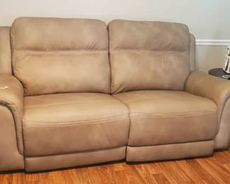 Electric couch in excellent condition 