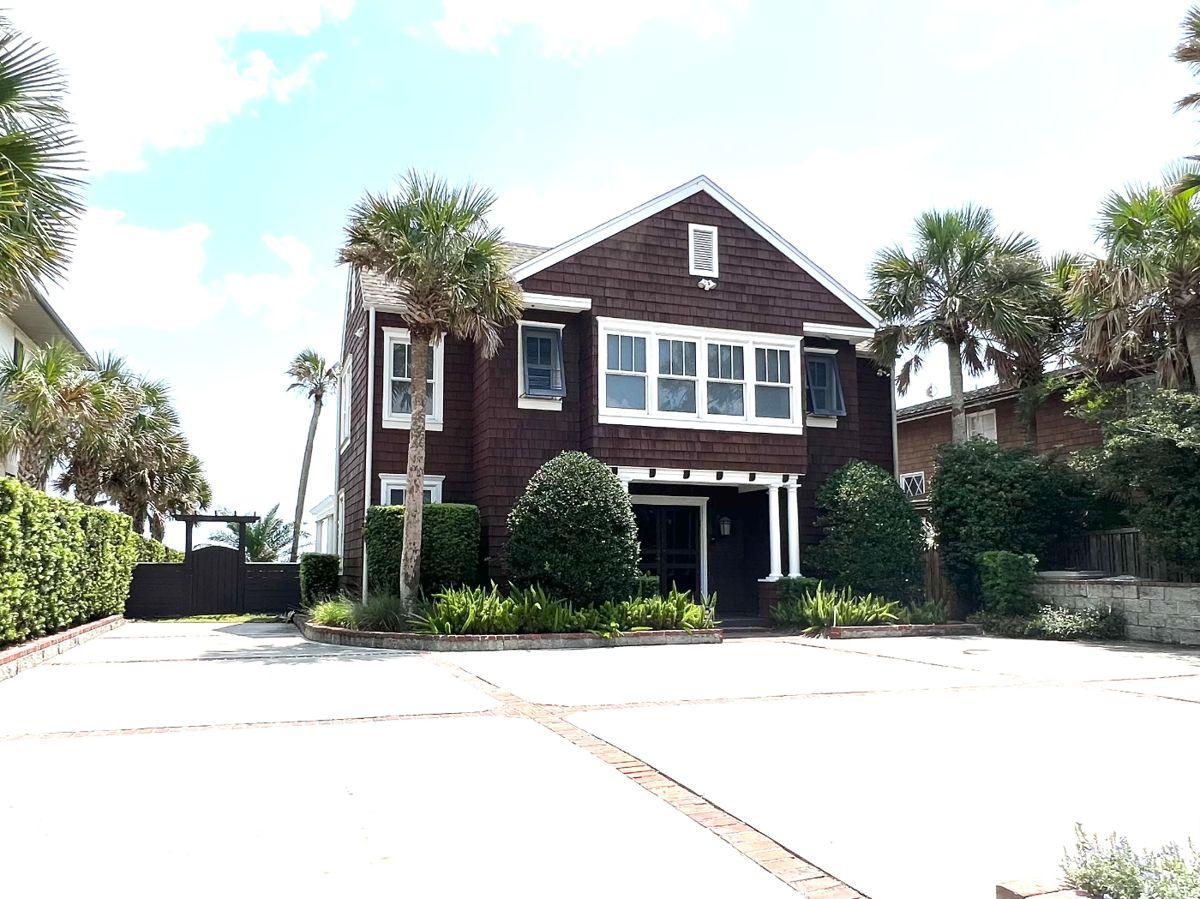 Atlantic Beach Oceanfront - Please note very limited parking. Be on the lookout for Patrick, he will make every effort to assist you in finding a parking spot. 