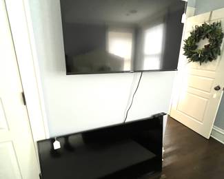Top TV - Hisense 43” Roku
Bottom TV - Samsung 55” - No stand 