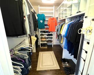 Clothes Size XL - Shoes Size 10