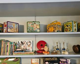 Nice selection of vintage lunch boxes. No thermos's