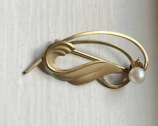 12k Vintage Brooch