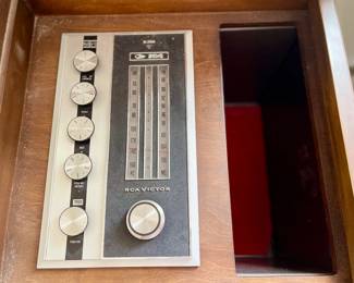 New Vista Victrola/RCA Victor television/turntable/radio
