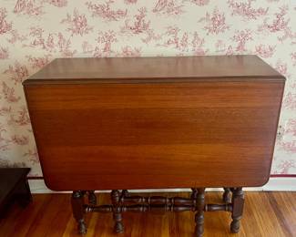 1920s Drop Leaf Gate Leg Table