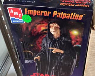 AMT Emperor Palpatine Model Kit