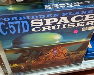 Sealed Polar Lights C-57D Space Cruiser Model Kit