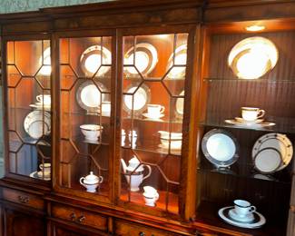 PRICE: $500
LENOX VINTAGE JEWEL 8 PLACE SETTINGS FINE CHINA SET - MADE IN USA