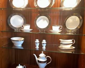PRICE: $500
LENOX VINTAGE JEWEL 8 PLACE SETTINGS FINE CHINA SET - MADE IN USA