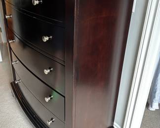 PRICE: $500
MODERN DARK BROWN QUEEN SIZE BEDROOM SET
DARK BROWN TALL CHEST OF DRAWERS
46”W x 20.5”D x 52”H
QUEEN SIZE BED WITH DRAWERS
64”W x 90” L x 50.5”H
2 NIGHTSTANDS
30”W x 18”D x 29.5”H