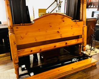 PRICE: $200 EDDIE BAUER OAK KING SIZE FOUR POST BED-FRAME
90”L x 84”W x 72”H