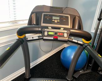 50% OFF ORIGINAL PRICE: $600
LIVESTRONG TREADMILL
38”W x 75”L x 58”H