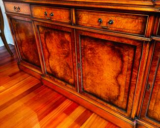 50% OFF ORIGINAL PRICE: $800
GEORGIAN STYLE MAHOGANY CHINA CABINET (DOVE TAIL DRAWERS / TOUCH LIGHTING)
84”W x 18”D x 84”H