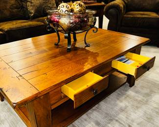 PRICE: $260
ATTIC HEIRLOOMS BY BROYHILL SOLID OAK COFFEE TABLE WITH 2 DRAWERS
50”L x 32”W x 19”H