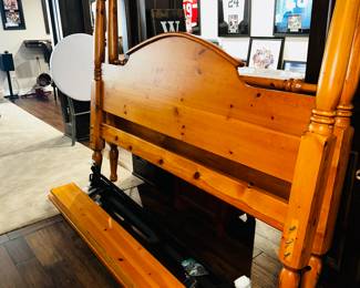 PRICE: $200 EDDIE BAUER OAK KING SIZE FOUR POST BED-FRAME
90”L x 84”W x 72”H