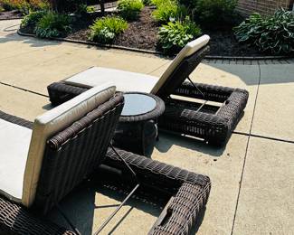 PRICE $450
RH RESTORATION HARDWARE WICKER LOUNGER -4 AVAILABLE
90”L x 37”W x 10”H
ADJUSTABLE BACKSIDE