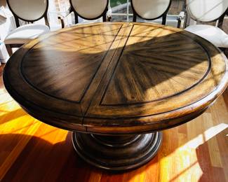 PRICE: $500 FIRM
FRONTGATE OVAL DINING TABLE (SOME SURFACE IMPERFECTIONS THAT CAN BE EASILY TOUCHED UP)
TABLE 55”L x 55”W x 30”H LEAF 20" x 55"