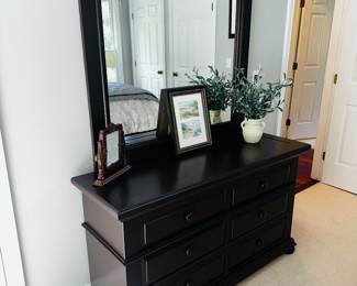 PRICE: $600
BROYHILL DARK BROWN QUEEN BEDROOM SET ( PROFESSIONALLY REPAINTED)
DRESSER WITH MIRROR
54”L x 18”D x 31”H
MIRROR
46”H x 48”W
TWO NIGHTSTANDS
26”W x 17”D x 25”H
QUEEN BED FRAME
87”L x 67”W x 50”H