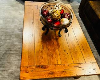 PRICE: $260
ATTIC HEIRLOOMS BY BROYHILL SOLID OAK COFFEE TABLE WITH 2 DRAWERS
50”L x 32”W x 19”H