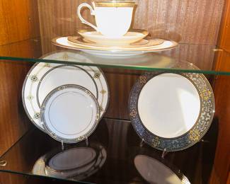 PRICE: $500
LENOX VINTAGE JEWEL 8 PLACE SETTINGS FINE CHINA SET - MADE IN USA