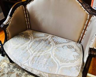 50% OFF ORIGINAL PRICE: $400
FRENCH STYLE SETTEE
47”L x 25”D x 38”H