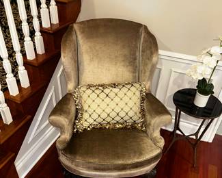 20% OFF ORIGINAL PRICE: $900
STICKLEY FURNITURE WILLIAMSBURG RESERVE COLLECTION QUEEN ANNE WINGBACK ARMCHAIR ( BEIGE VELVET)
36”W x 36”D x 47”H