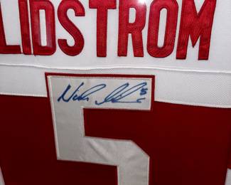 PRICE: $500
LIDSTROM SIGNED JERSEY FRAMED