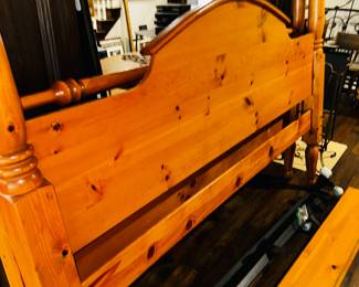 PRICE: $200 EDDIE BAUER OAK KING SIZE FOUR POST BED-FRAME
90”L x 84”W x 72”H